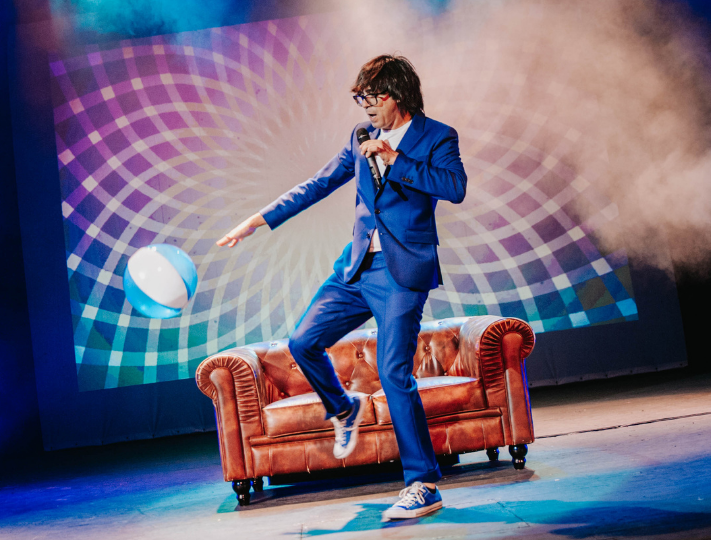 «Es mi palabra contra la mía» | Piedrahita, en uno de los momentos del monólogo (imagen: Teatro Reina Victoria)