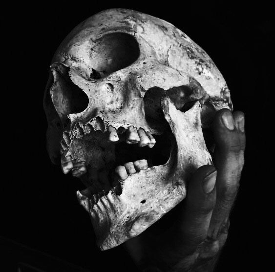 La exhumación de la abuela